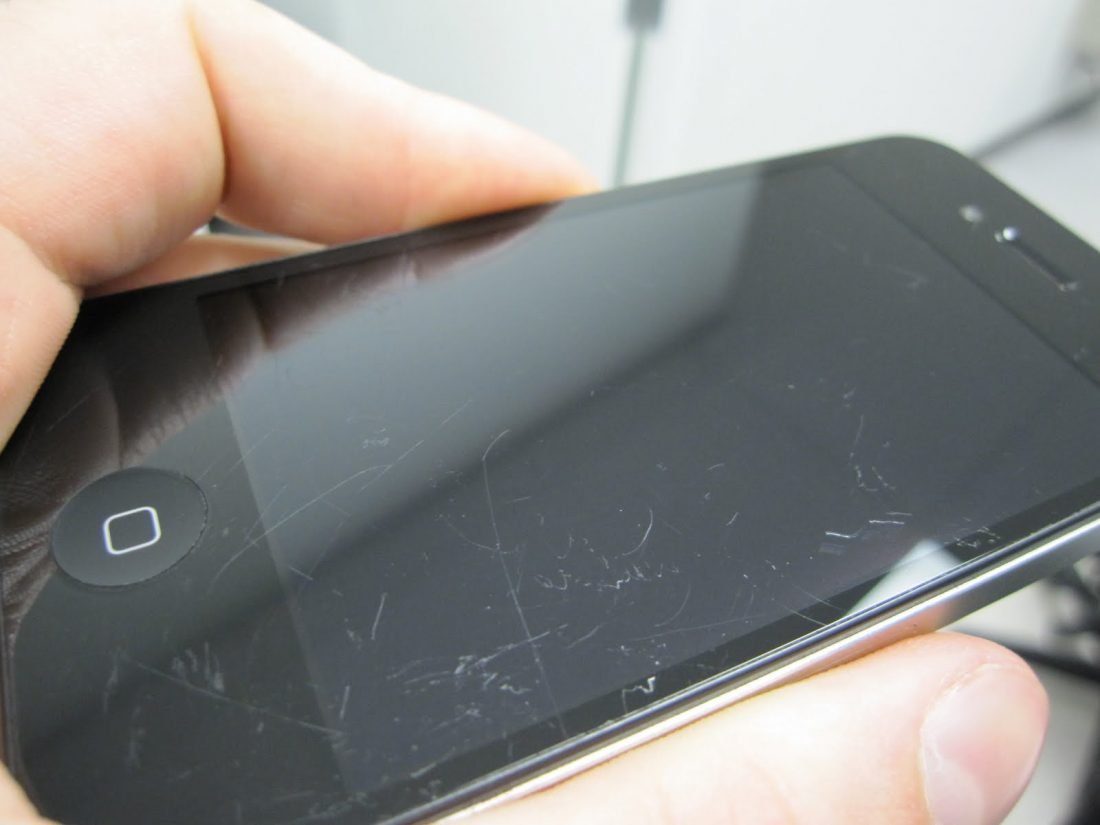 5 Möglichkeiten, um Kratzer auf Ihrem Telefon mit hausgemachten Produkten zu entfernen