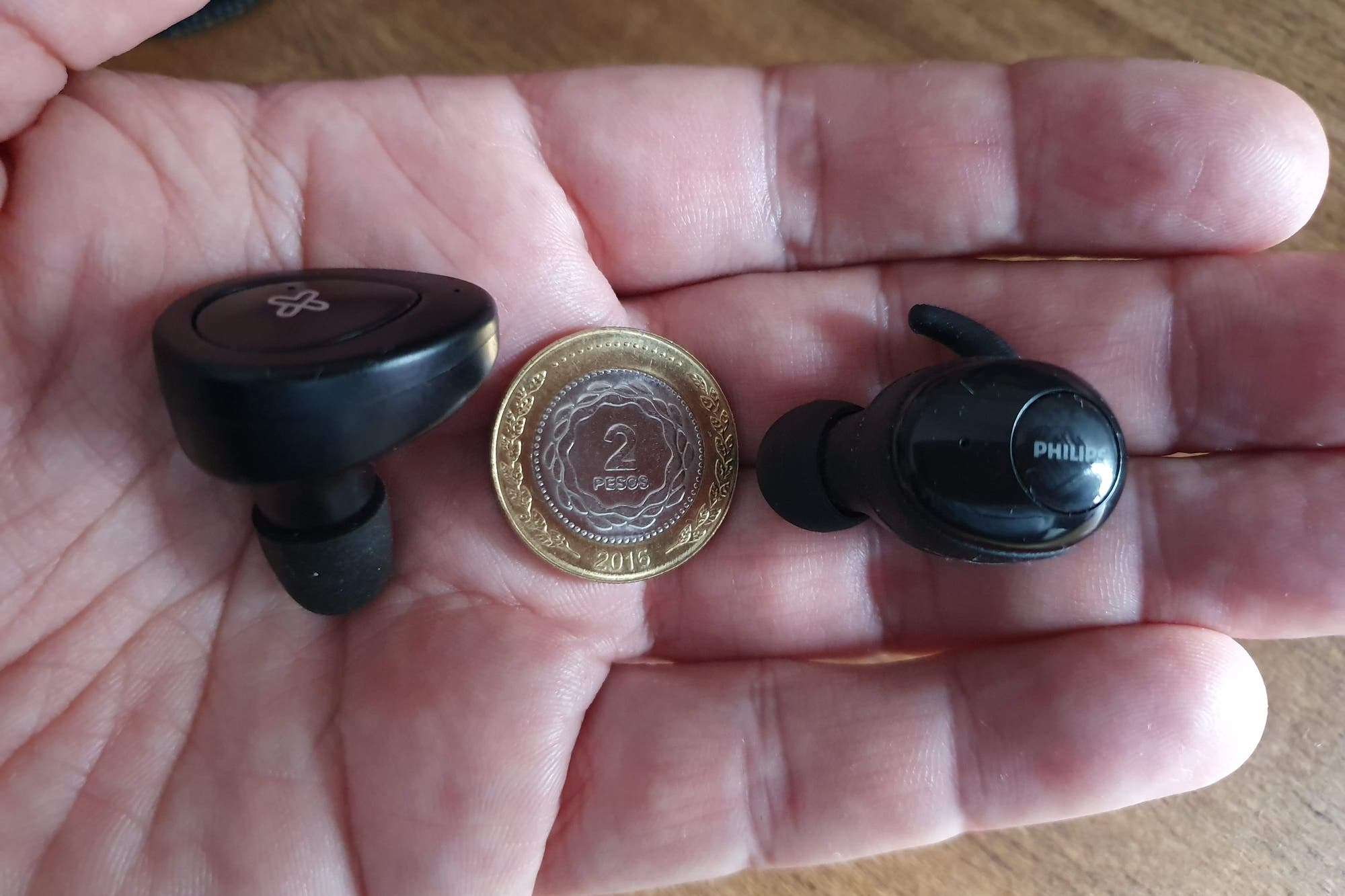 We tested the Philips UpBeat SHB2505 and Klip Extreme TwinBuds Bluetooth headphones