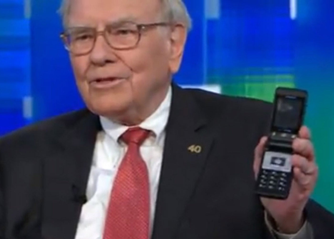 Warren Buffett finally changes his old Samsung for an iPhone