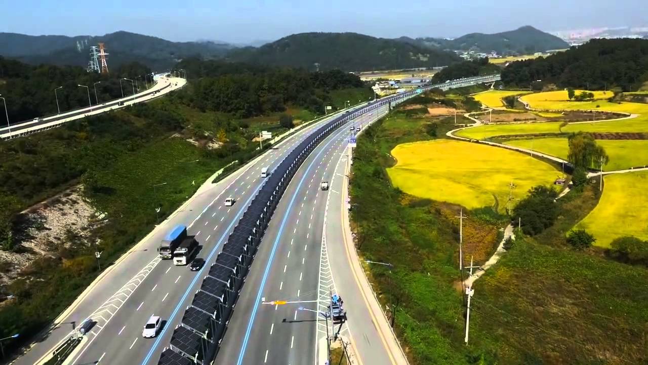 Korea never stops surprising, see this 30 km bike path covered with solar panels