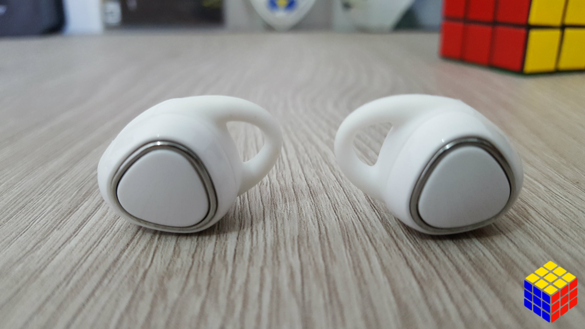 TWS-R150: A very inexpensive alternative to wireless bluetooth headphones