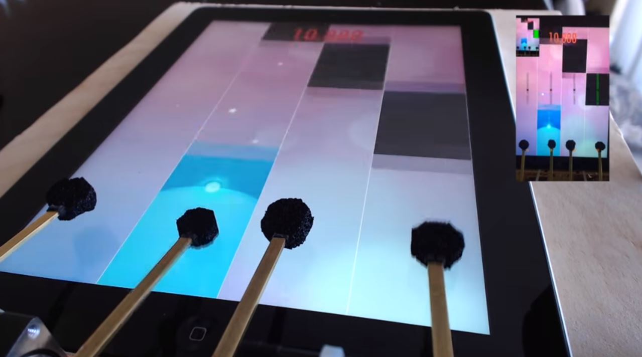 Do you consider yourself an expert in Piano Tiles 2?  This robot will show you what it's like to be a teacher
